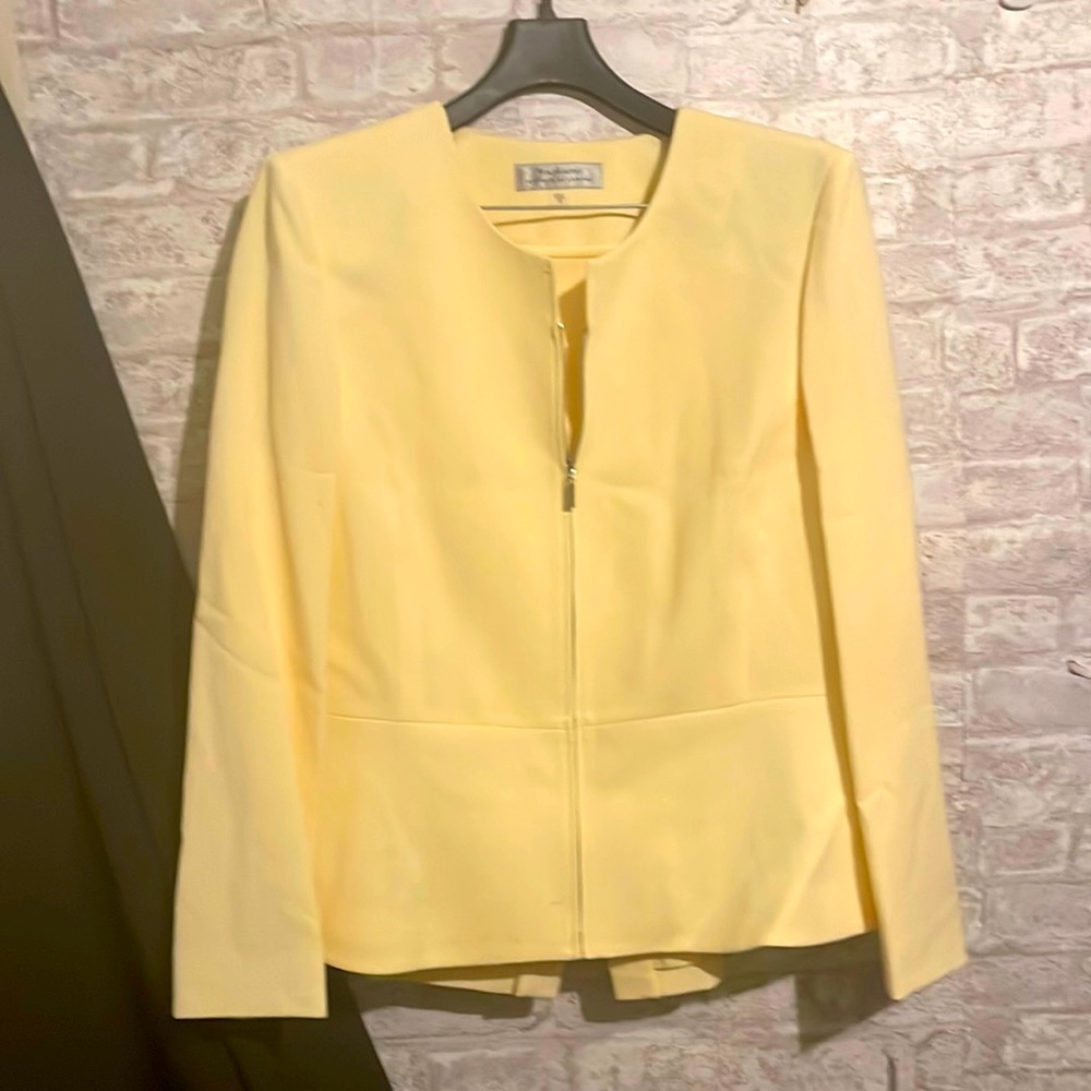 TAHARI SUIT BLAZER SKIRT NWT SIZE 16 pastel yellow